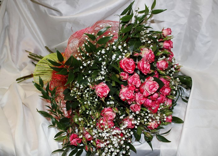 Bouquet of pink and white roses with baby's breath
