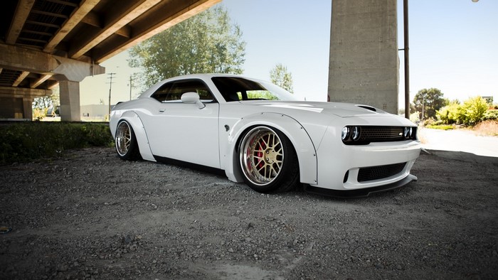 White Dodge Challenger SRT Hellcat Widebody
