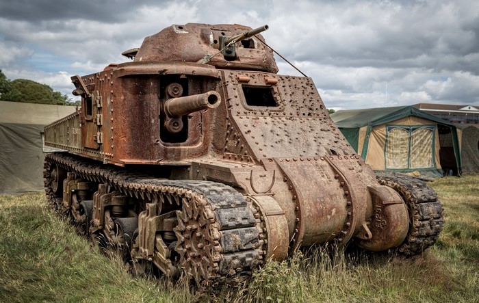 Rusted M3 Lee tank in a field