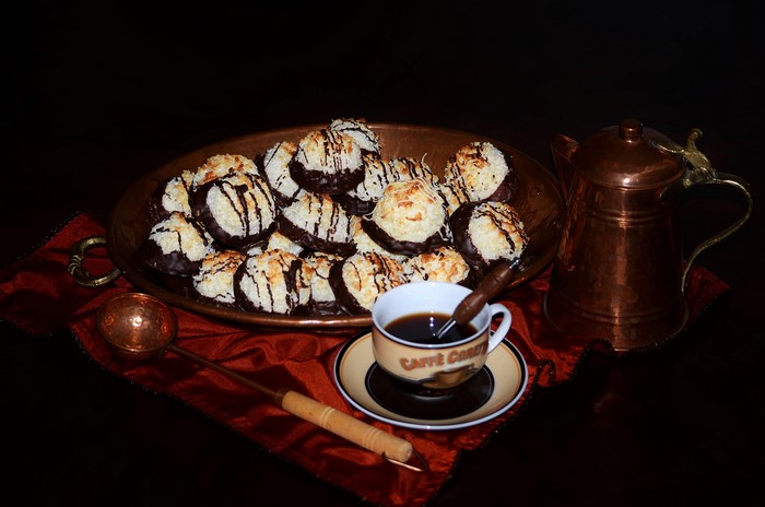 Coconut cookies with chocolate and coffee