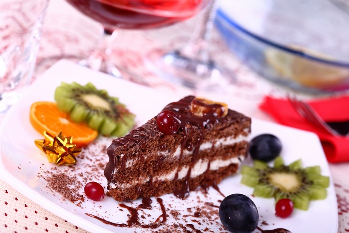 Chocolate cake with fruits and wine