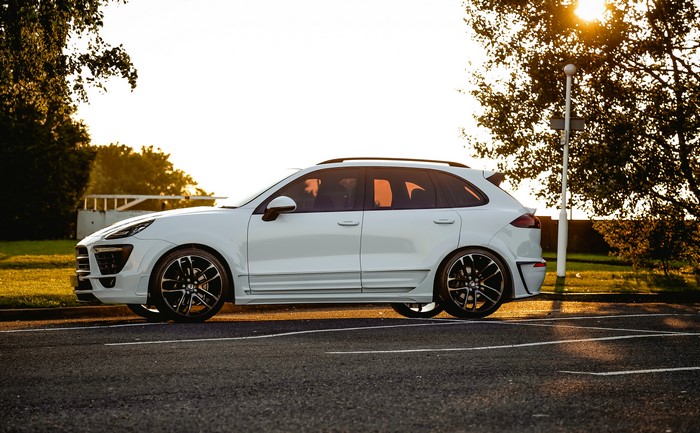 4K White Porsche Cayenne Lumma Design CLR 558 GT Side View