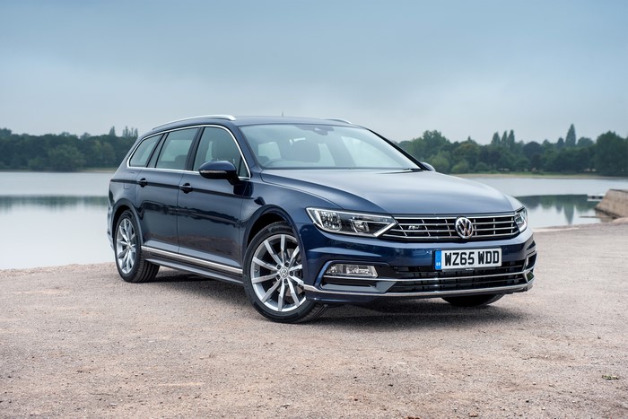Blue 2015 Volkswagen Passat Estate R-Line