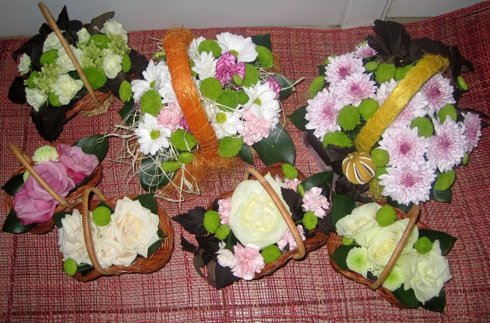 Flower bouquets in wicker baskets