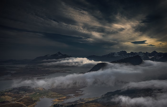4K Mountains and Clouds Scenery
