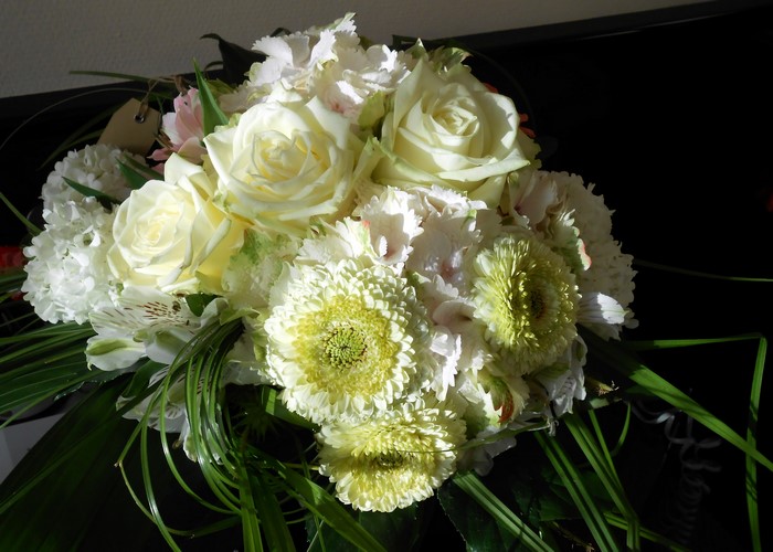 White Roses and Gerbera Daisies Bouquet