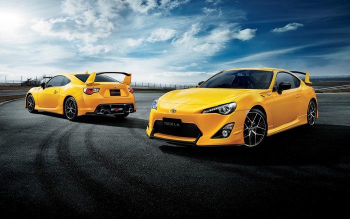 4K Two Yellow Toyota 86 GT Limited Aero Package Cars