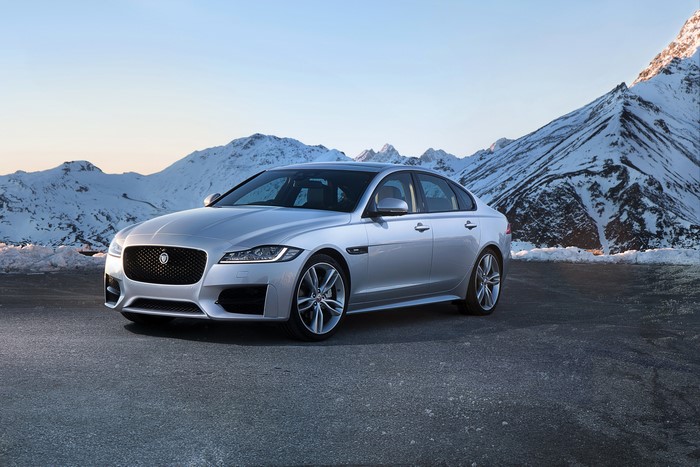 4K 2016 Jaguar XF 20d AWD in Silver