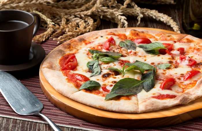 Margherita pizza with tomatoes and basil