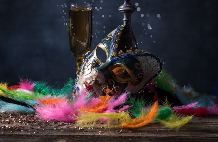 Masquerade mask with feathers and champagne