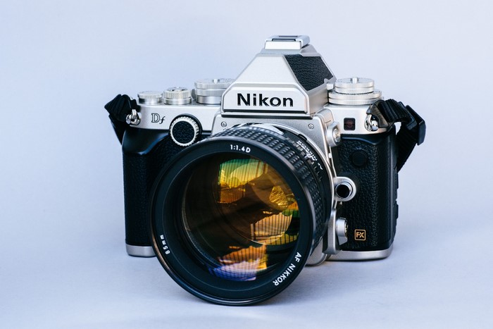 Nikon Df camera with AF NIKKOR 85mm f/1.4D lens