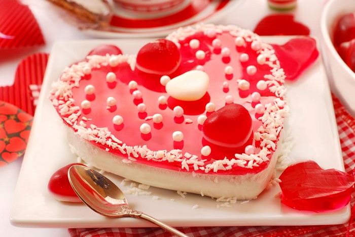 Heart-shaped cake with jelly and pearls