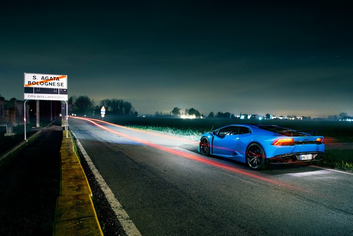 4K Blue Lamborghini Huracan in Sant'Agata Bolognese at Night