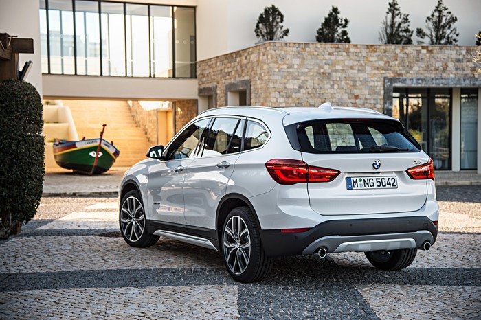 4K 2015 BMW X1 xDrive xLine F48 Back View