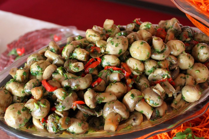 Marinated Mushrooms with Herbs and Peppers