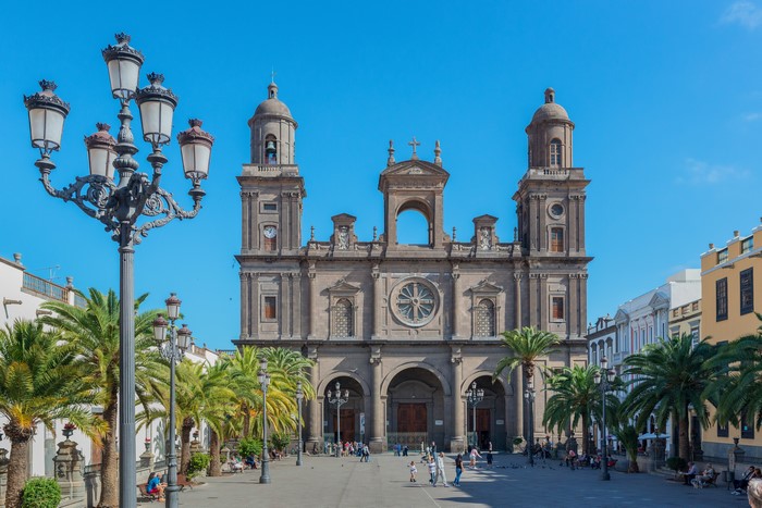 Cathedral of Las Palmas and street lamps with palm trees