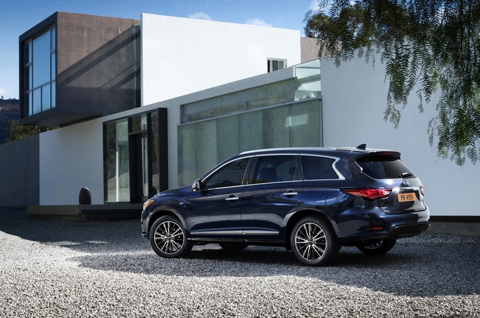 2016 Infiniti QX60 parked in front of a modern house