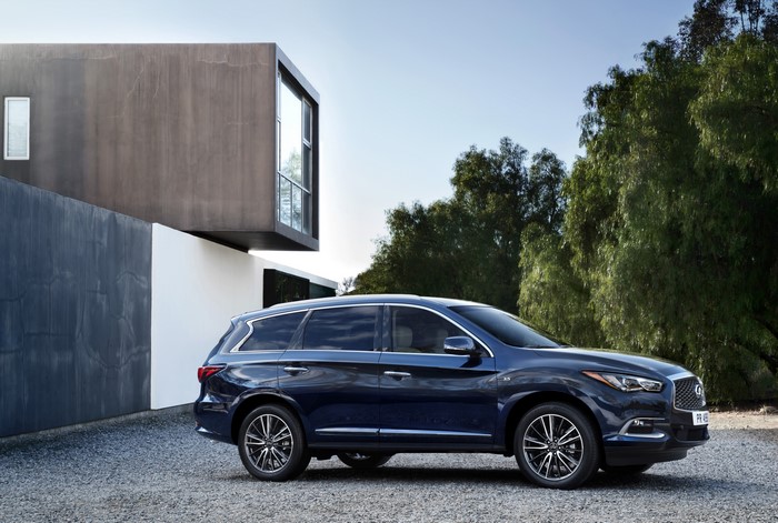 2016 Infiniti QX60 parked in front of a modern house
