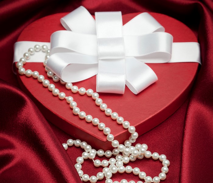 Heart-shaped gift box with pearl necklace