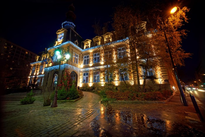 Building decorated with Christmas lights at night