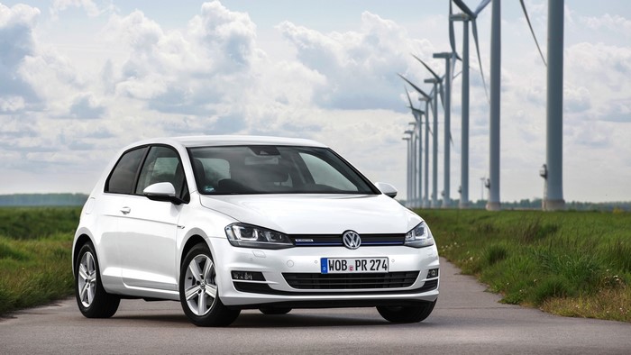 White 2015 Volkswagen Golf TSI BlueMotion 3-door