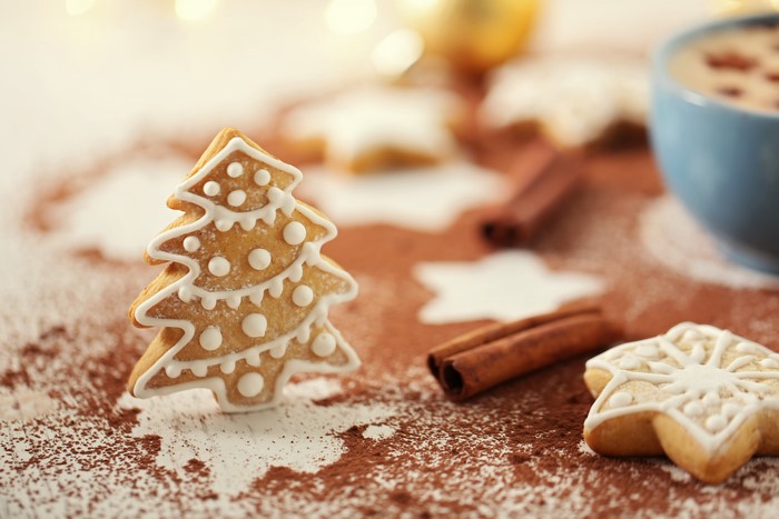 Christmas tree and star cookies with cinnamon and cocoa