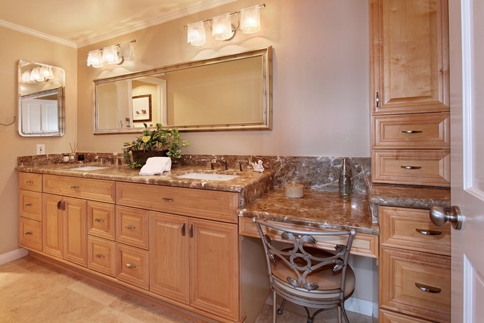 Bathroom Vanity with Double Sinks and Makeup Station