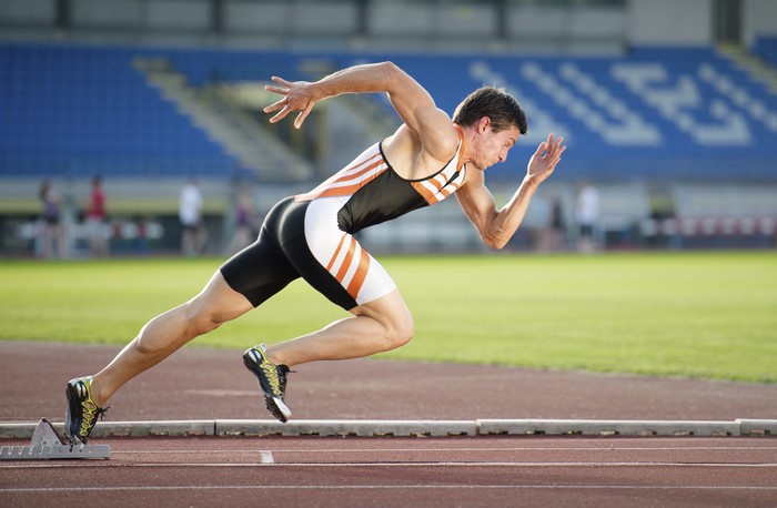4K sprinter starting a race