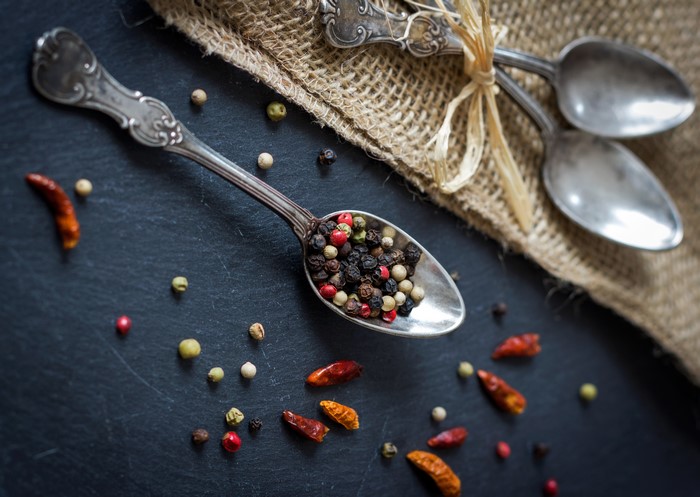 4K Spices in a Spoon with Dried Chilies