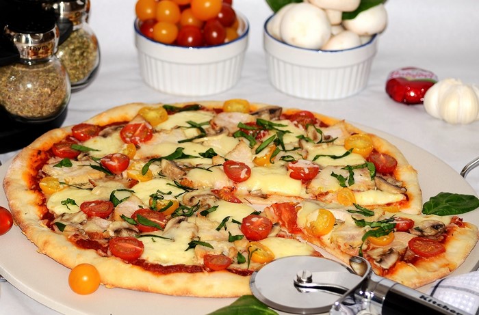 Pizza with cherry tomatoes and mushrooms