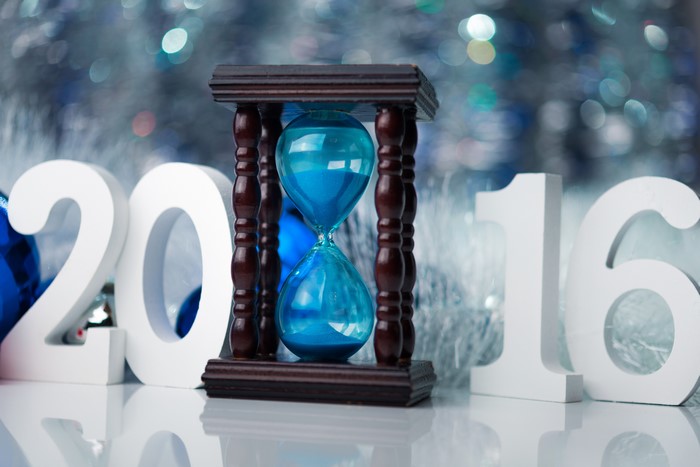 2016 hourglass and decorations