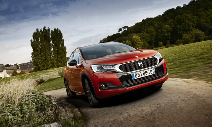 2015 DS 4 Crossback driving on a country road