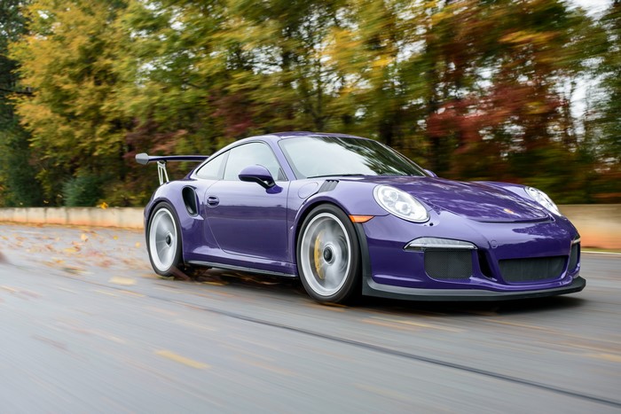 Violet Porsche 911 GT3 in Motion