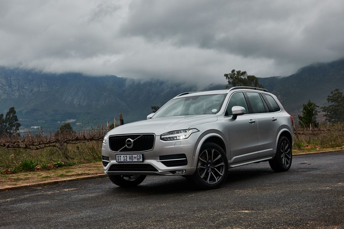 Silver 2015 Volvo XC90 T6 Momentum ZA-spec