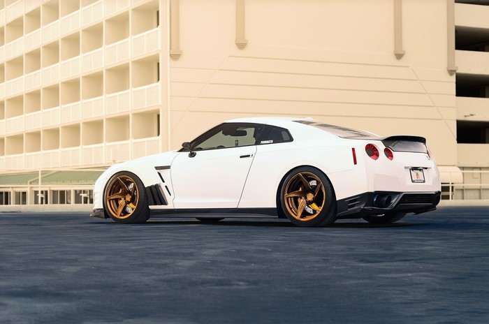 White Nissan GT-R R35 with Gold Wheels