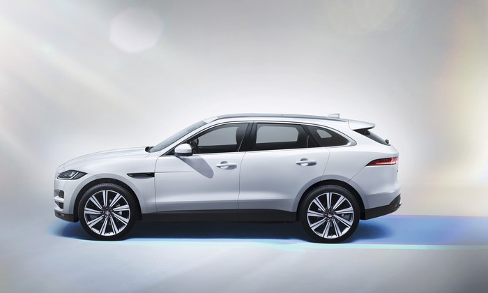 White 2015 Jaguar F-Pace S
