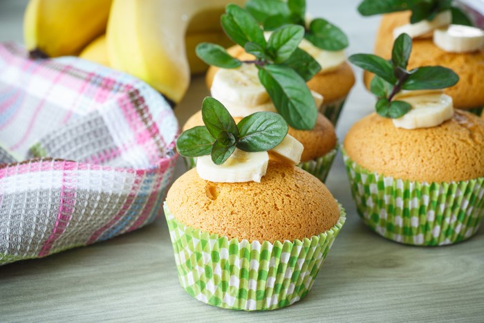Muffins with bananas and mint leaves
