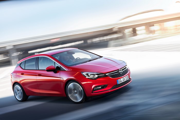 4K Red 2015 Opel Astra K in Motion