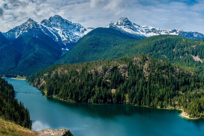 4K Diablo Lake Scenery with Mountains and Forests
