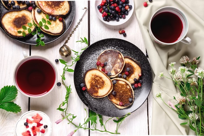 Pancakes with berries and tea