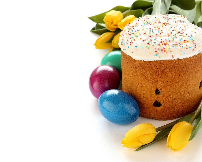 Easter cake with tulips and eggs
