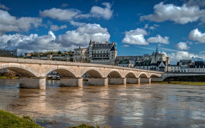 Château d'Amboise and bridge over the Loire River, France