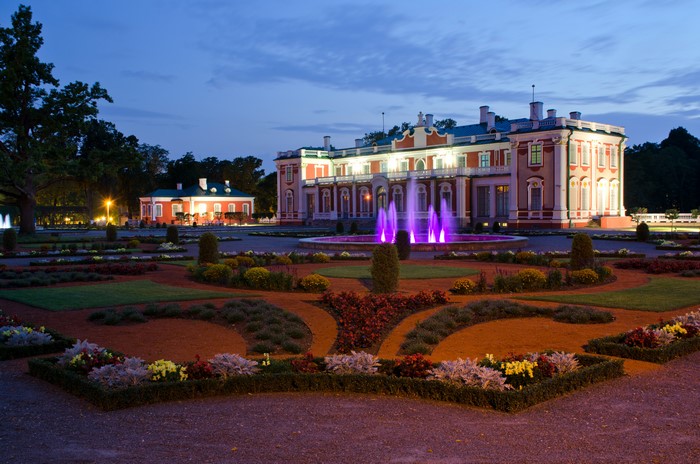 Kadriorg Palace with illuminated fountain at night