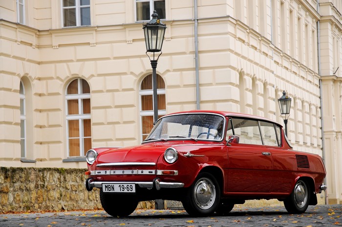4K Red Skoda Retro Car