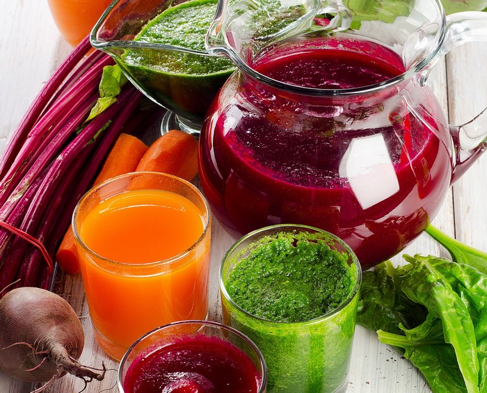 Beet and carrot juice with spinach smoothie