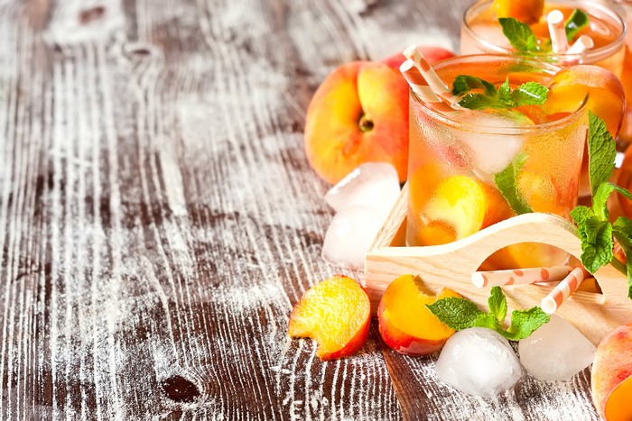 Peach Juice with Mint and Ice