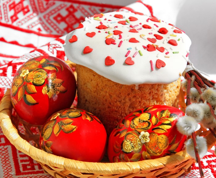 Easter Kulich and Painted Eggs