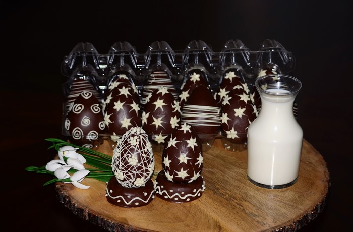 4K Chocolate Easter Eggs with Milk and Snowdrops