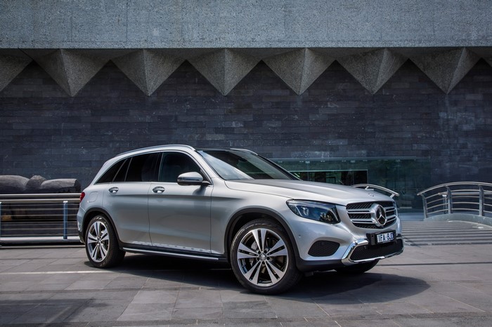 4K Mercedes-Benz GLC-Class X253 Silver SUV