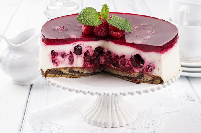 4K Raspberry and Cherry Cake